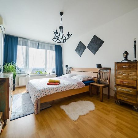 Comfy Condo On The 20Th Floor & Free Parking Bratislava Exterior photo